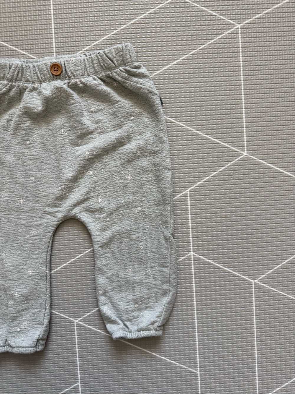 Modern Moments|Baby gender neutral ORGANIC COTTON Pastel Sage Printed Joggers•••